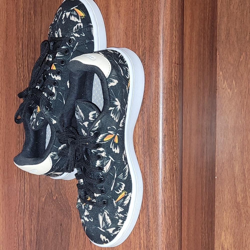 Adidas size 8.5 women shoes